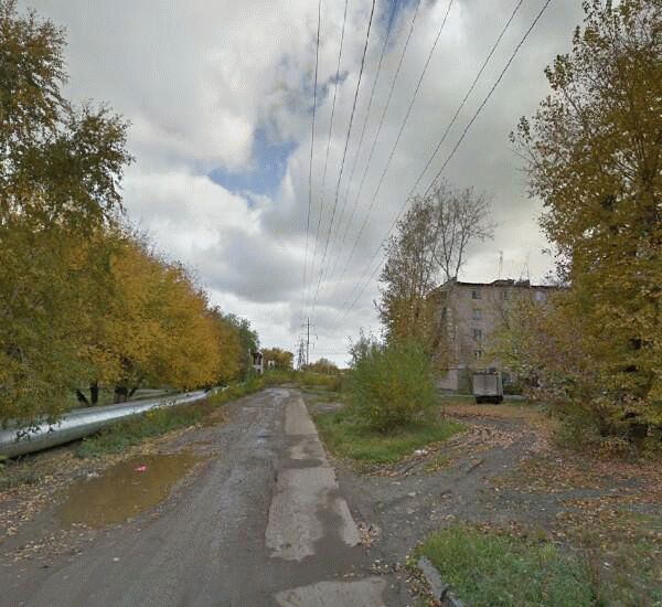 Банкомат Уральского Банка Реконструкции и Развития по адресу ул. Кронштадтская,  д. 10