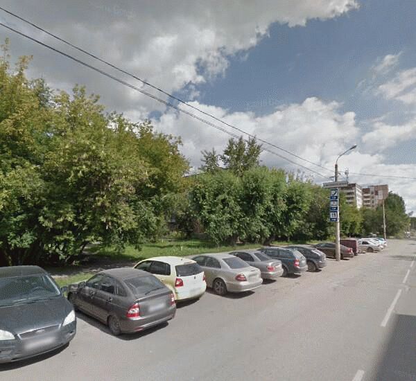 Банкомат Уральского Банка Реконструкции и Развития по адресу ул. Калинина,  д. 5а