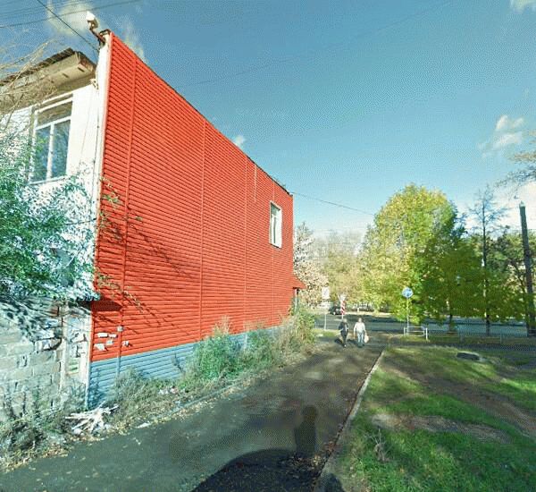 Банкомат Уральского Банка Реконструкции и Развития по адресу ул. Максима Горького,  д. 61